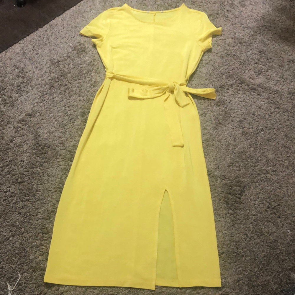 ✨NEW LISTING ✨ Spring Yellow Bodycon Dress